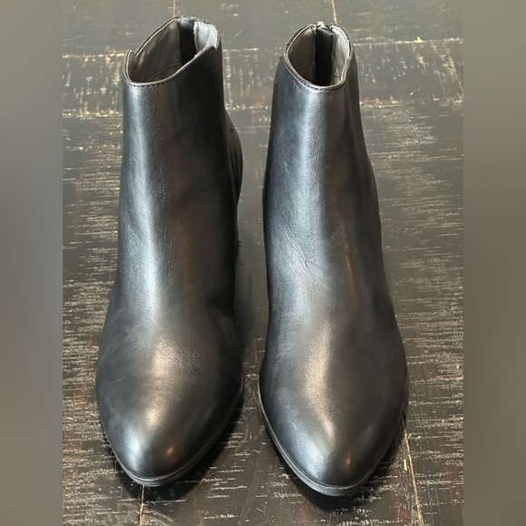 NEW Adrienne Vittadini Theo black leather ankle bootie 8.5 - Picture 2 of 7